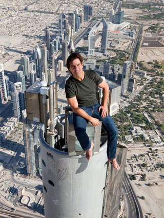 Illustration for article titled Brad Bird tells us how it feels to throw Tom Cruise out of a 1,717-foot building!
